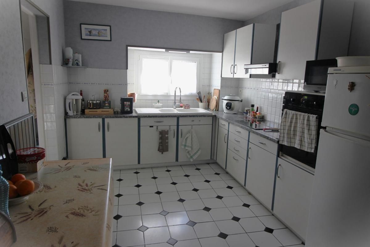 PONS PONS - 17800 - Maison 3 ch -157 m2 + Dépendances 130 m² 3