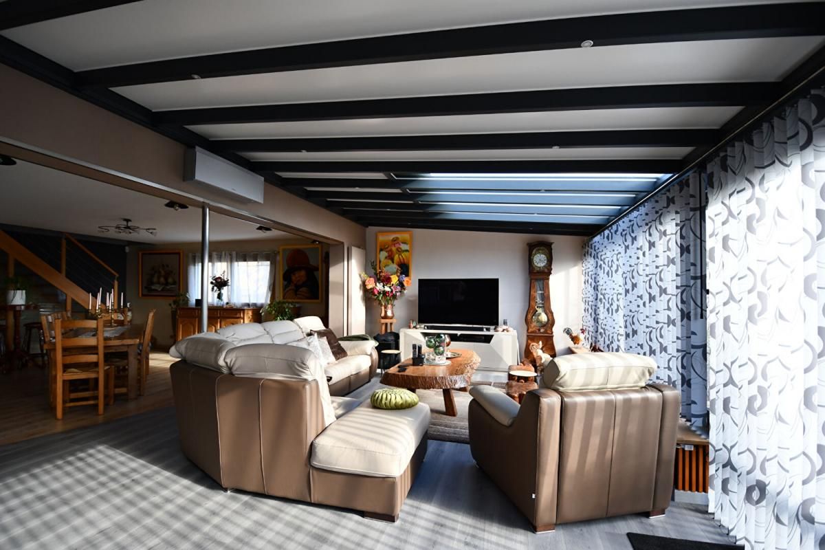 Maison Chateau Thébaud 6 P . 208 M² . T 530 M² . Possibilité 4 chambres . Cave . Jacuzzi