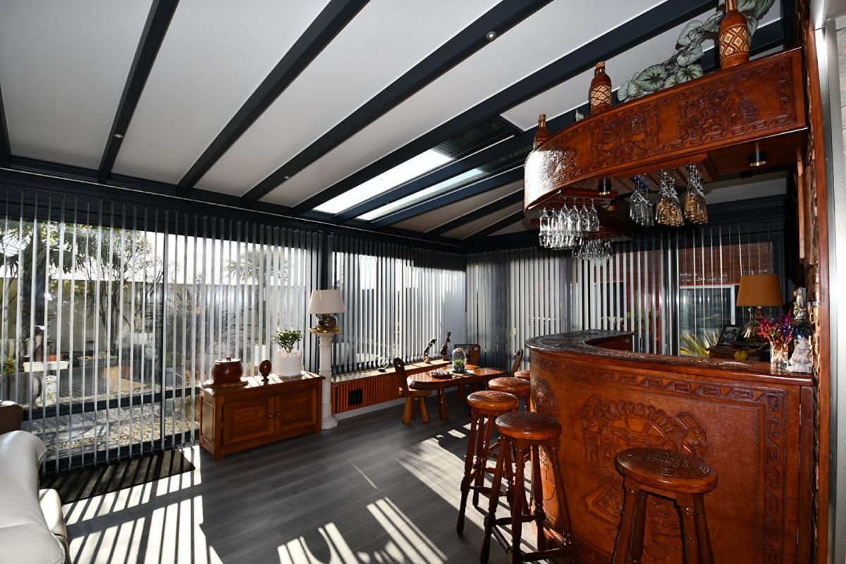 CHATEAU-THEBAUD Maison Chateau Thébaud 6 P . 208 M² . T 530 M² . Possibilité 4 chambres . Cave . Jacuzzi 2