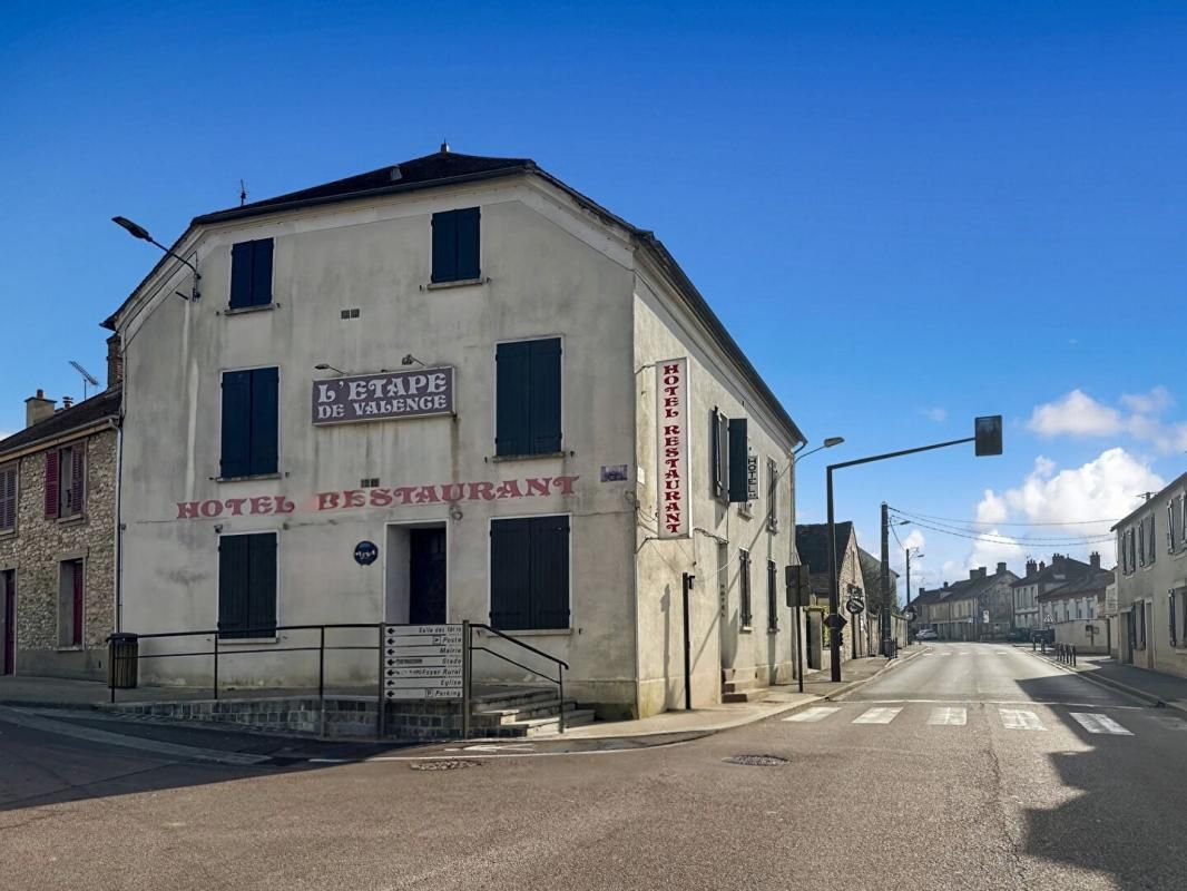 VALENCE-EN-BRIE Immeuble Valence En Brie - 330m² 1