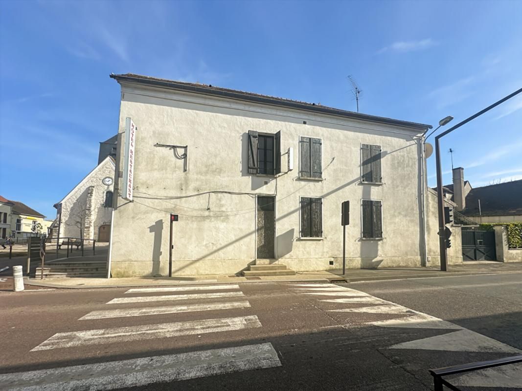 VALENCE-EN-BRIE Immeuble Valence En Brie - 330m² 2