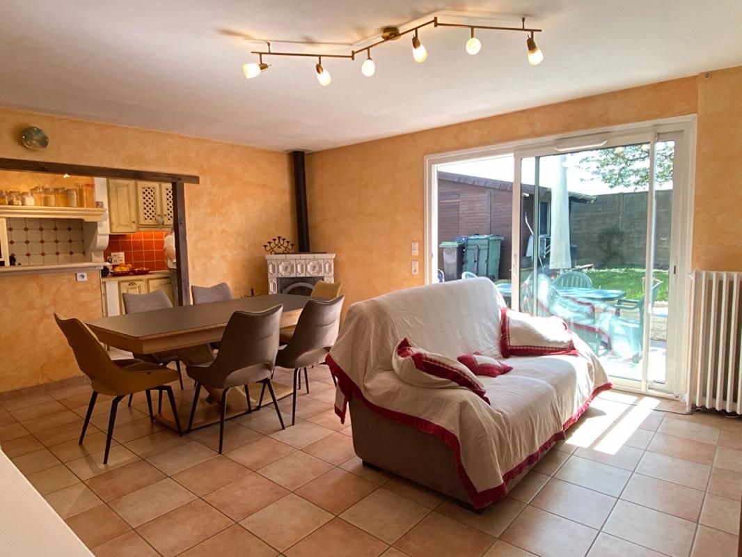 VILLENEUVE-LE-ROI Maison Villeneuve Le Roi 5 pièce(s) 104 m2 2