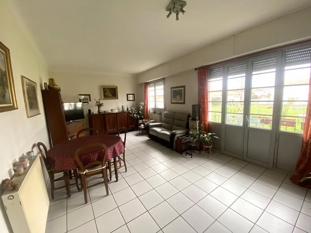 OLORON-SAINTE-MARIE Appartement T4 avec garage, jardin et balcon à Oloron-Sainte-Marie de 80 m2 2