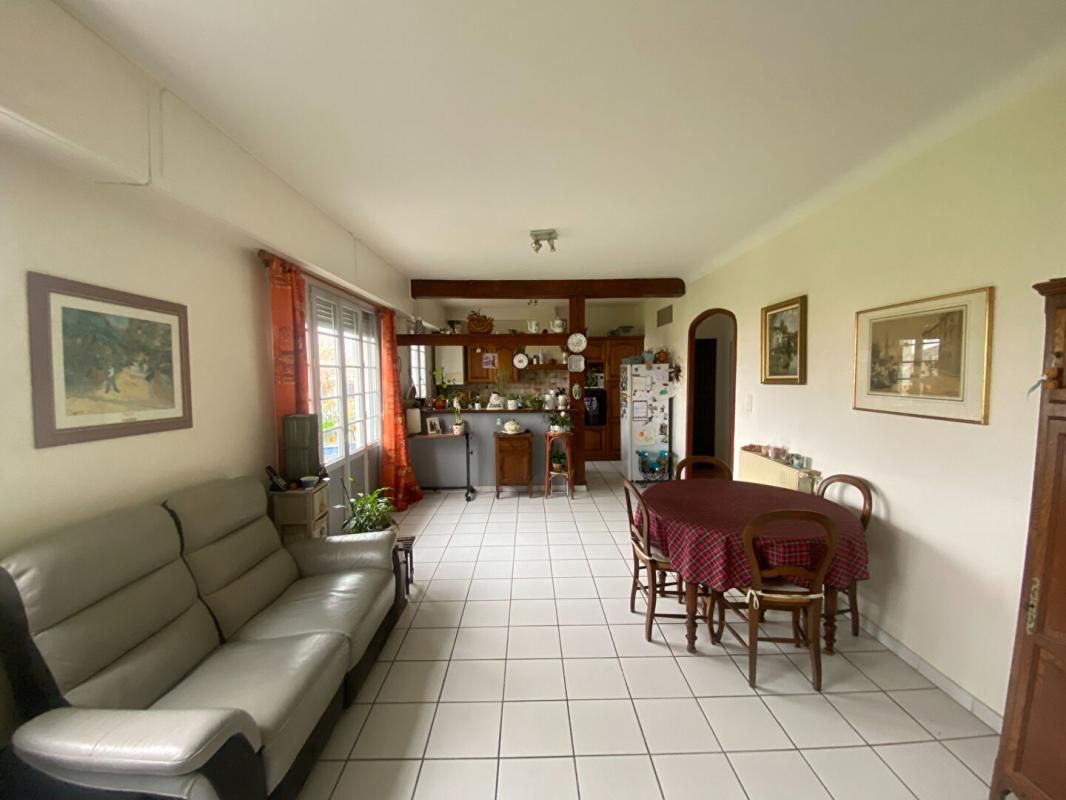 OLORON-SAINTE-MARIE Appartement T4 avec garage, jardin et balcon à Oloron-Sainte-Marie de 80 m2 3