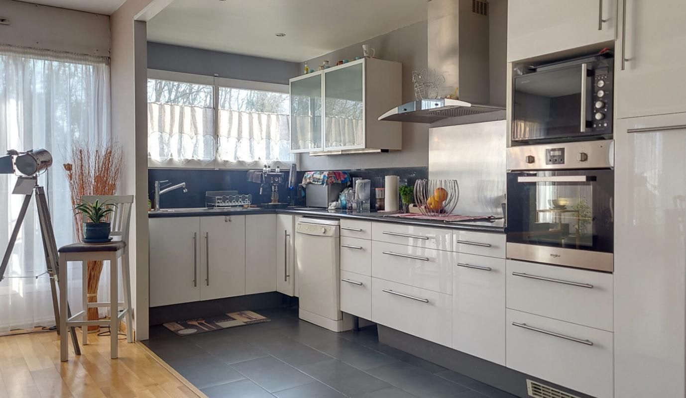 BRUNOY 91800- BRUNOY- Appartement T5- 98,5 m² + cave+ 2 places de parking 2