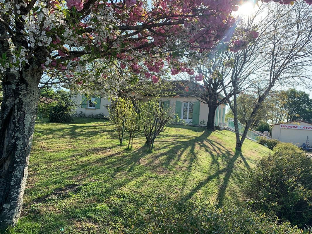 SAINT-MAGNE-DE-CASTILLON Maison 5 pièces sur rez-de-chaussée semi-enterré et aménagé avec de grandes dépendances 4