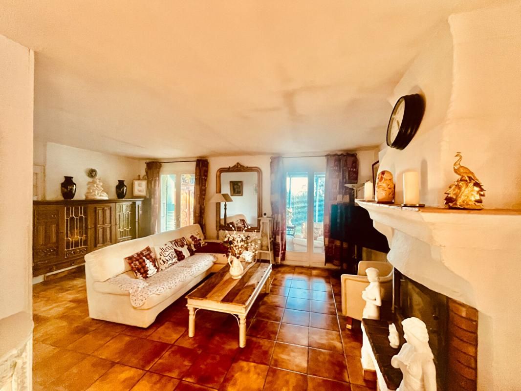FLAYOSC Villa avec jardin, piscine et garage à Flayosc. Votre maison de rêve au coeur de la Provence ! 6 pièce(s) 130 m2 3