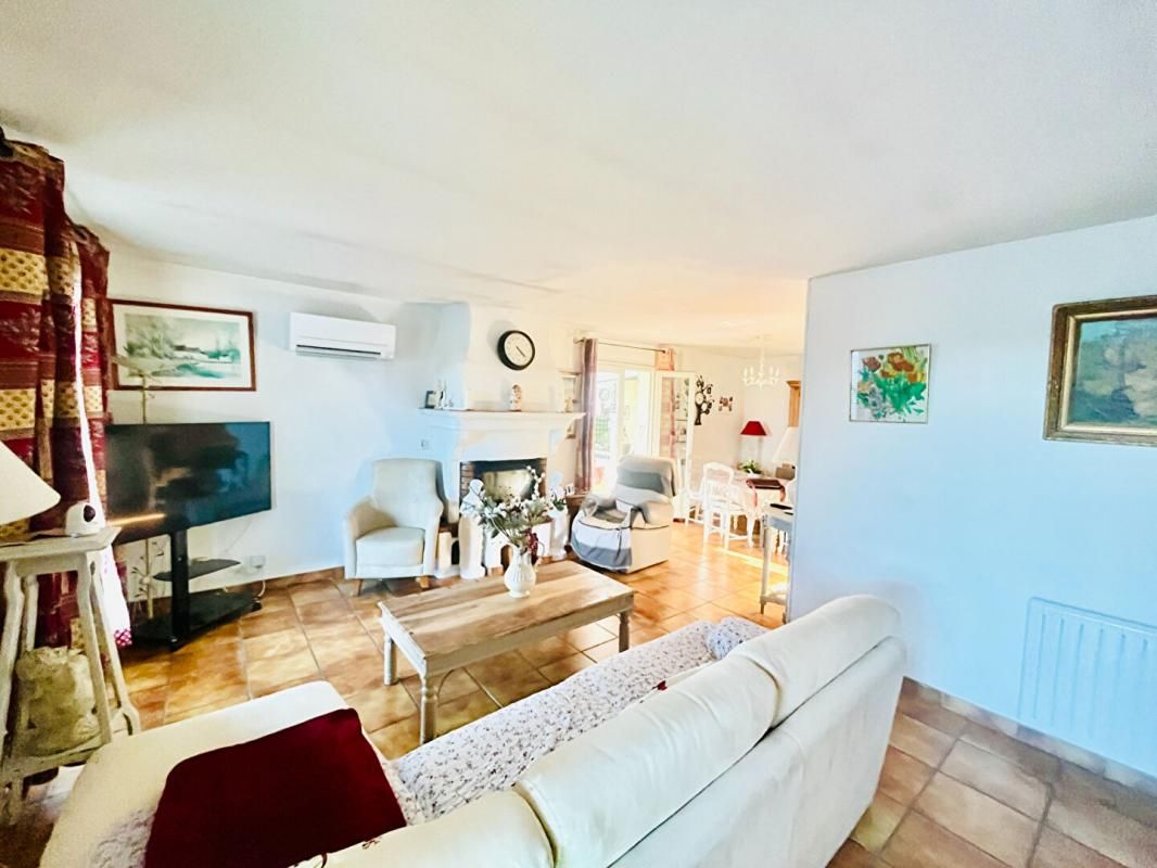 FLAYOSC Villa avec jardin, piscine et garage à Flayosc. Votre maison de rêve au coeur de la Provence ! 6 pièce(s) 130 m2 4