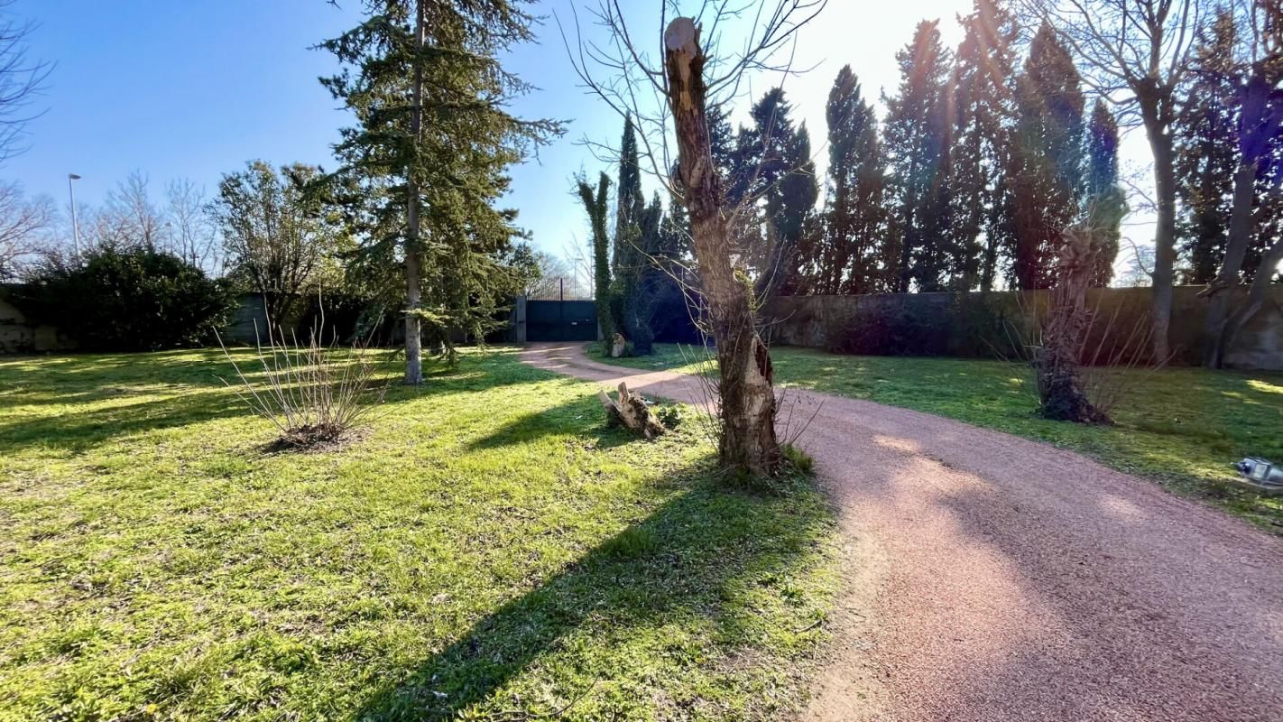 AVIGNON Maison Avignon 15 pièce(s) 400 m2      1 144 500 3