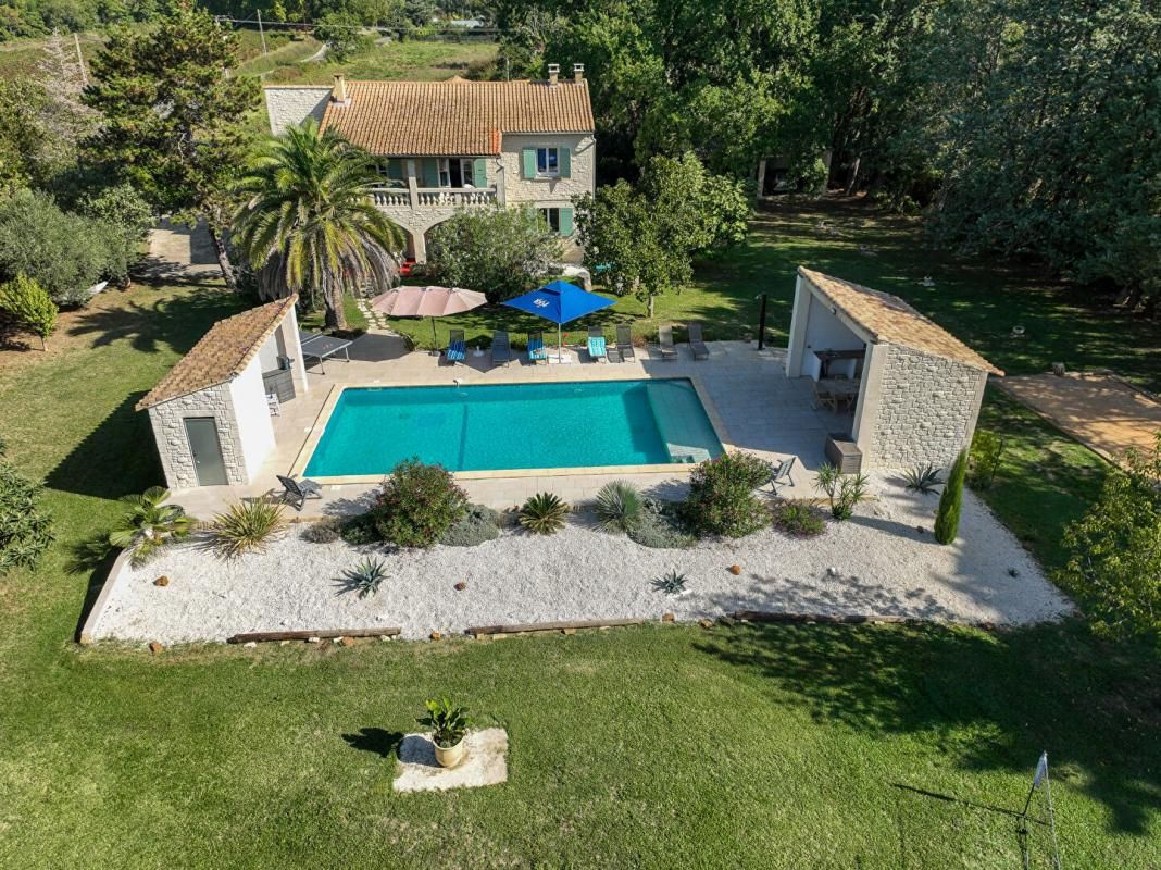 Villa Uzes 7 pièce(s) 200 m2 piscine 5 chambres
