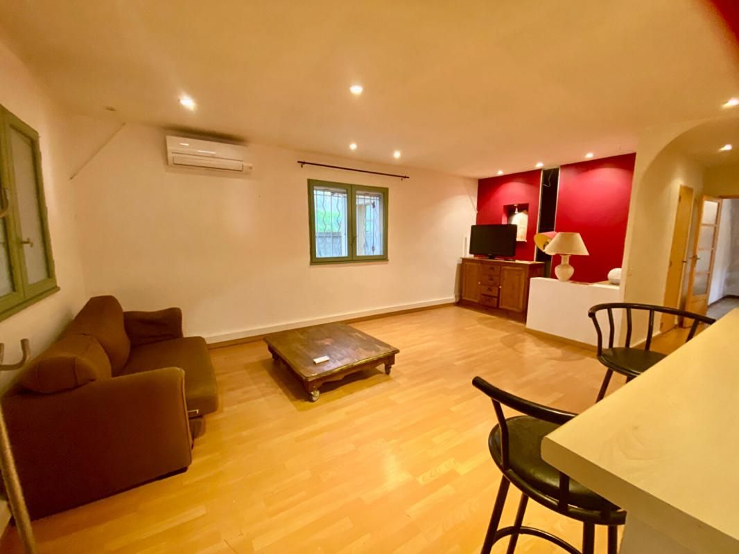 ORGON À Vendre : Maison à Rénover à Orgon - 120m² sur 6300m² de Terrain 2