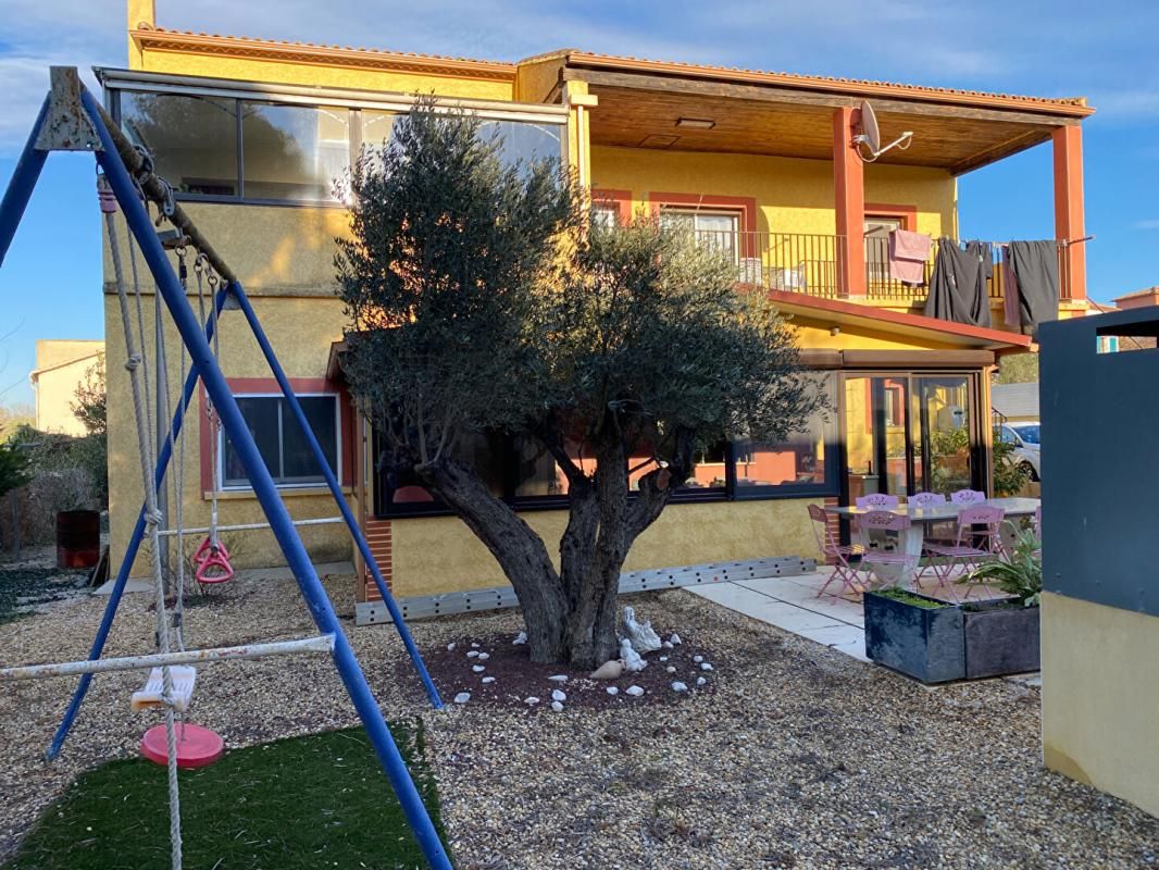 MONTAGNAC Maison 6pièces + Appartement T2, grand entrepôt et piscine sur parcelle 1080m² 2