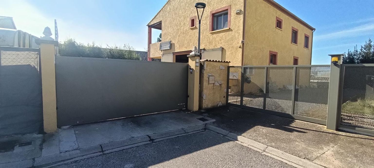 MONTAGNAC Maison 6pièces + Appartement T2, grand entrepôt et piscine sur parcelle 1080m² 4
