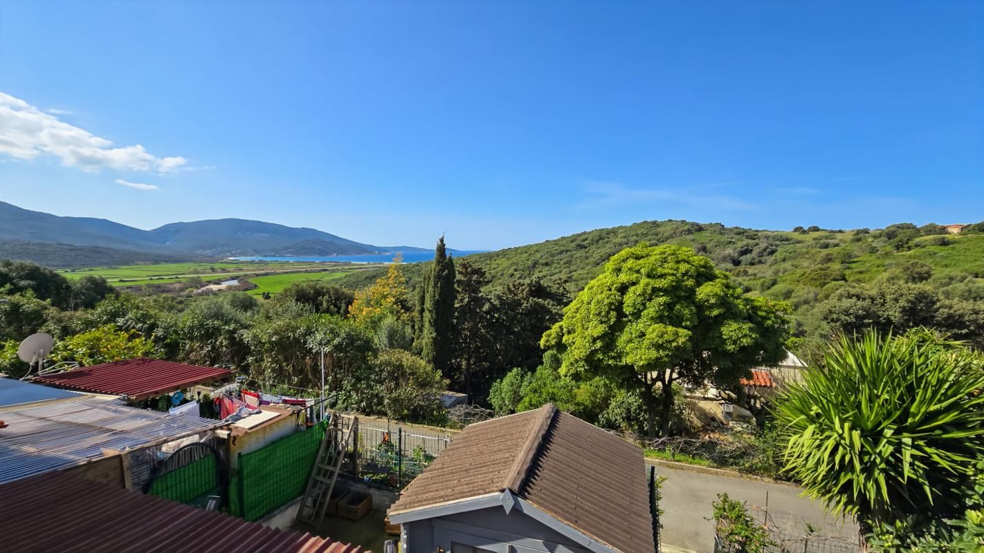 Propriano, charmante maison mitoyenne de 73 m2 avec jardinet et vue mer