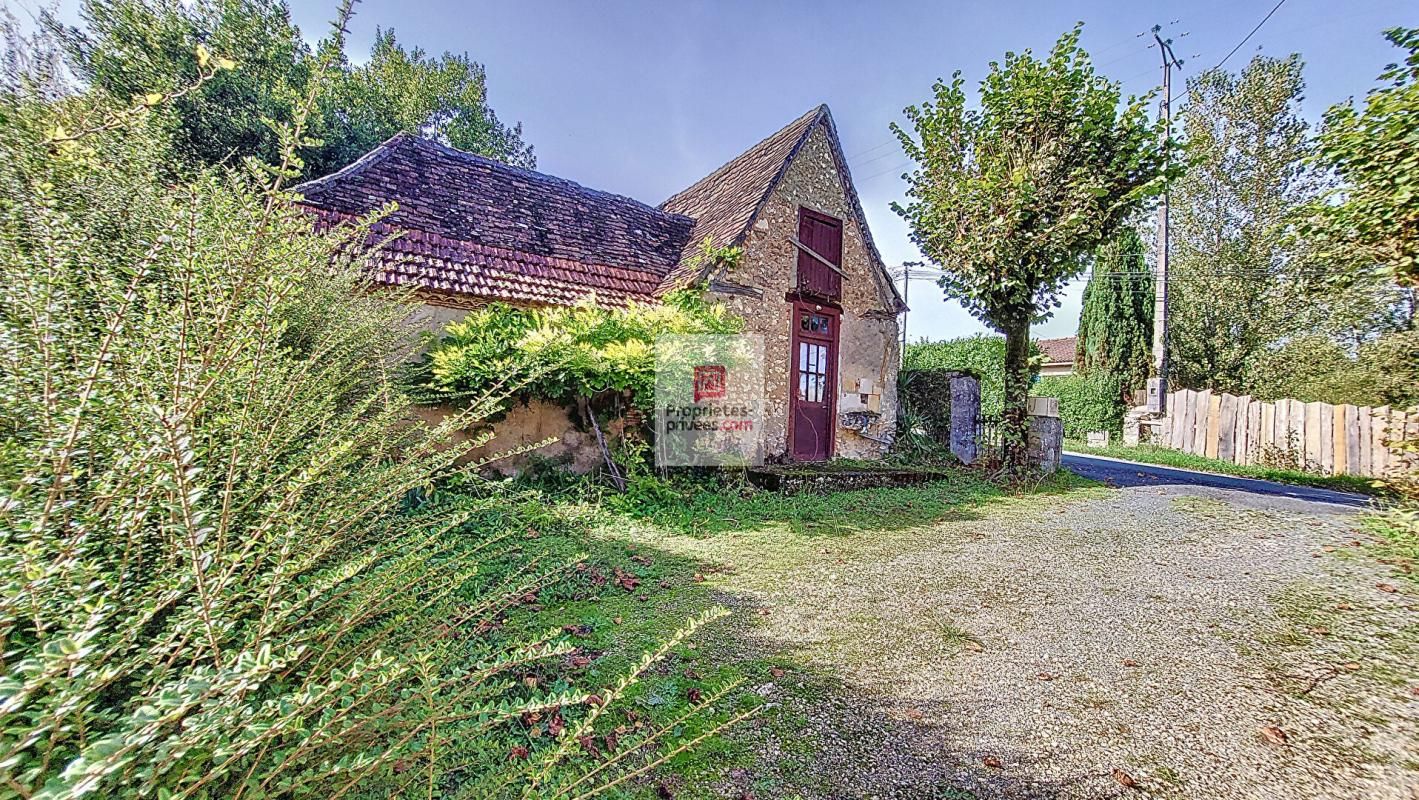 ROUFFIGNAC-SAINT-CERNIN-DE-REILHAC Ancien corps de ferme à Rouffignac. Maison 113 m2. 3 ch. Très BELLE VUE. GRANGE. Terrain: 11567 m2 2