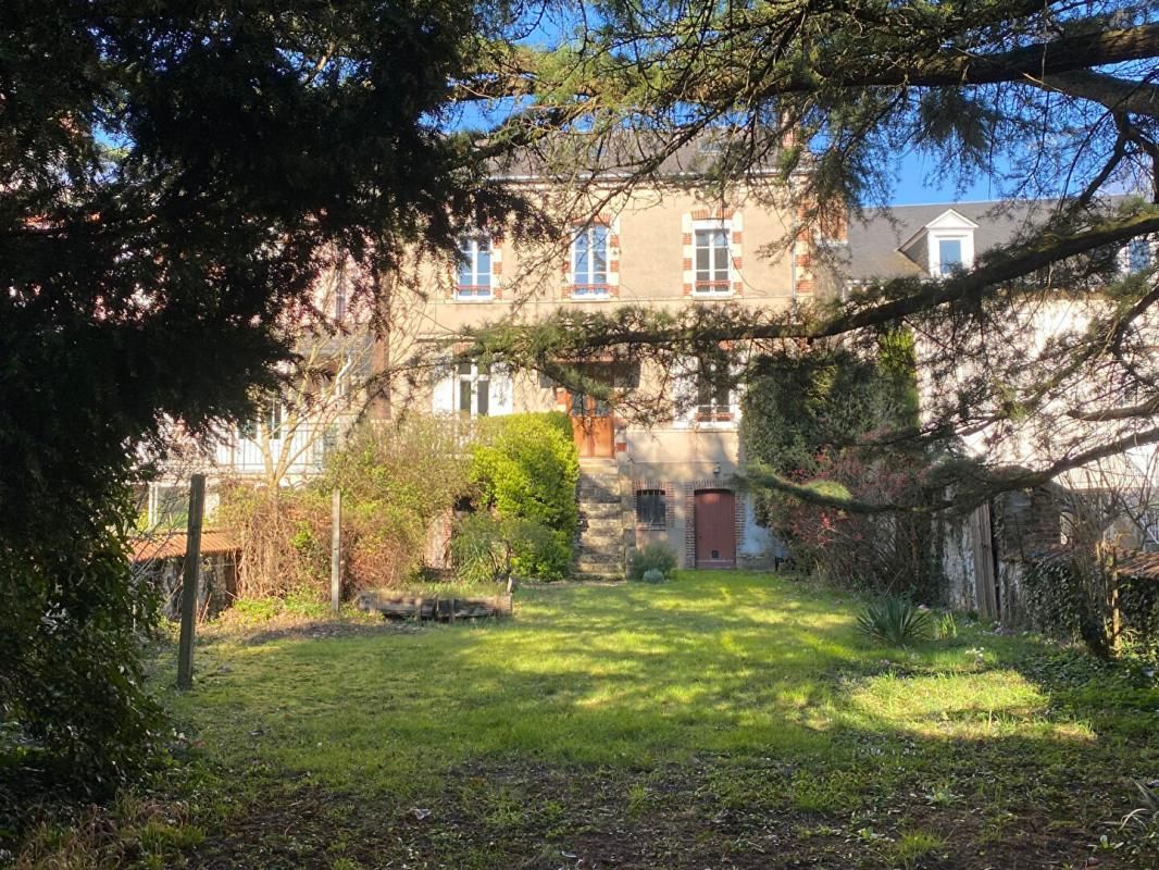 À vendre Maison de ville de 185 m2, gare de Montargis à pied, GARE PARIS-BERCY en 1h