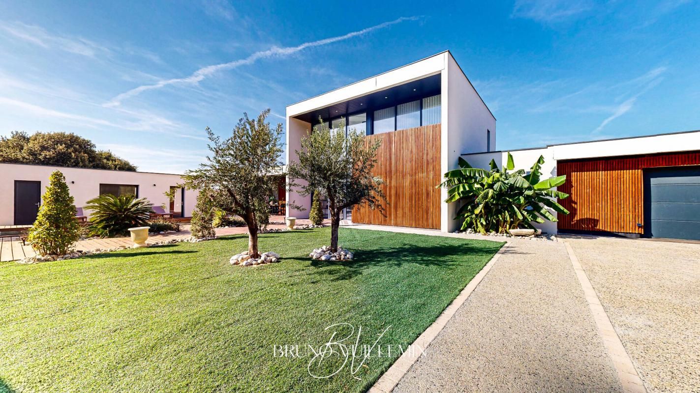 CARCASSONNE VILLA D'ARCHITECTE de 202m² Hab. sur 998m² DE TERRAIN avec PISCINE et GARAGE 2