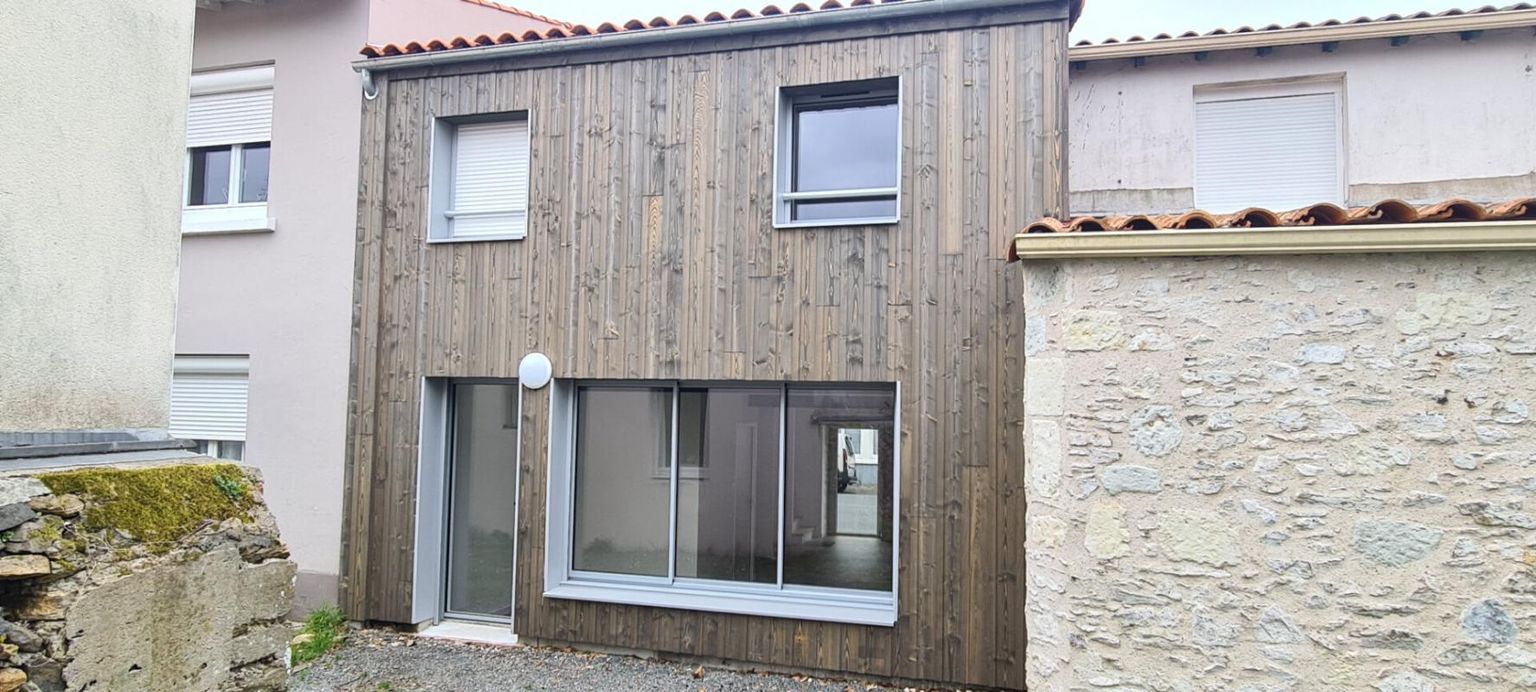 Maison Le Pallet 4 P . 3 Chs . 84 M² . T 327 M² . Jardin