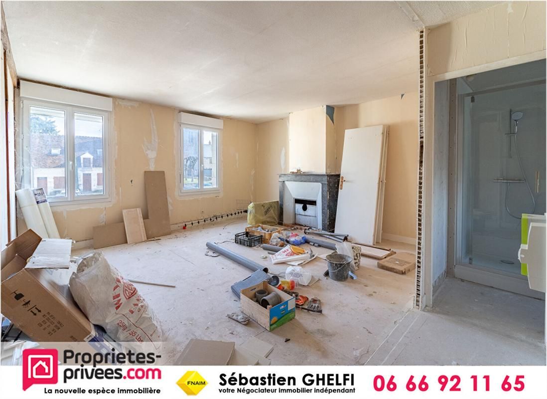 LE CONTROIS-EN-SOLOGNE immeuble sur 3 niveaux proche de BLOIS 3