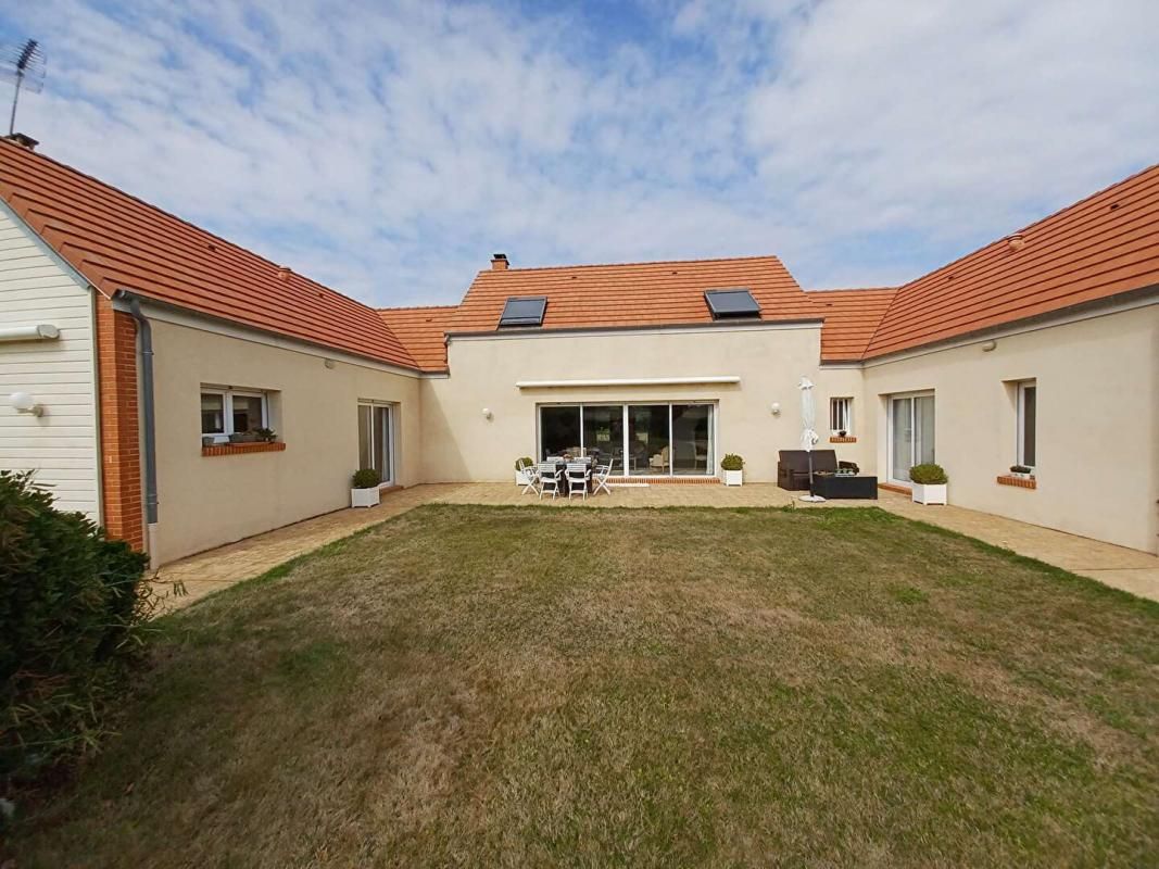 LE MENIL-BERARD PROCHE L'AIGLE/MORTAGNE MAGNIFIQUE PROPRIETE 5 pièce(s) 233.5 m2 avec piscine 2