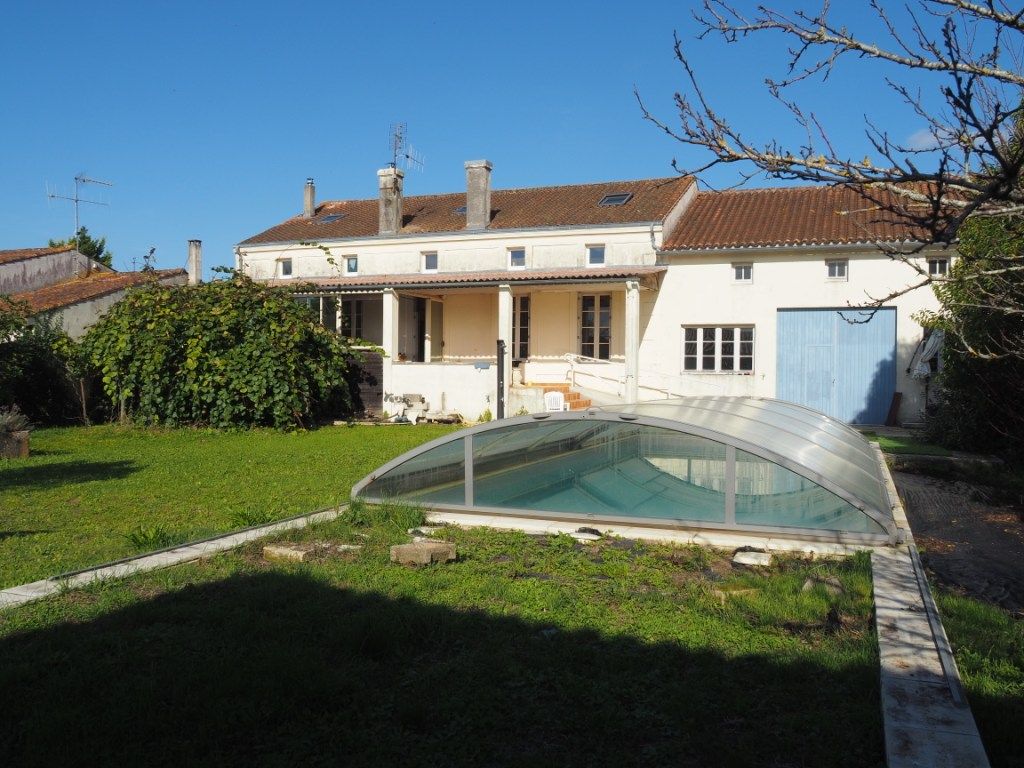 Maison de ville à Pons 7 pièces - 223 m2 - 5 chambres