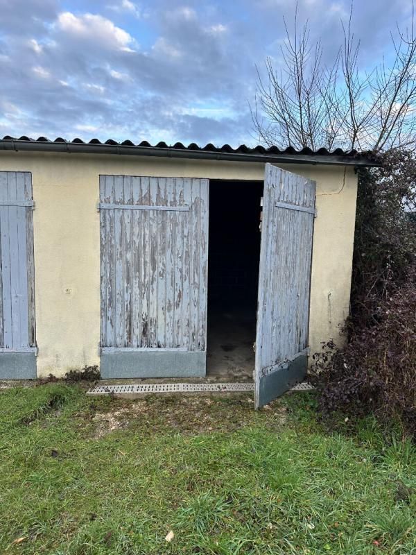 Parking / box Vierzon 18 m2