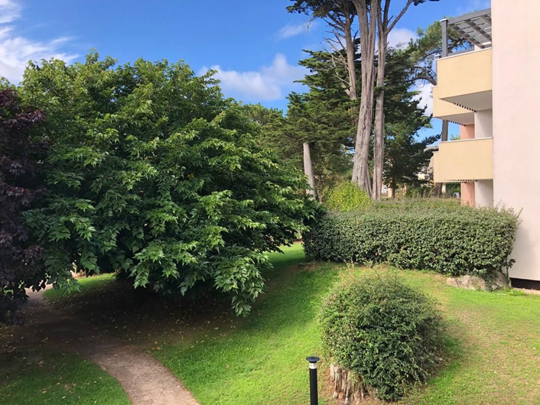 LA BAULE LE GUEZY  DANS UNE RESIDENCE AVEC PISCINE APPARTEMENT - STATIONNEMENT