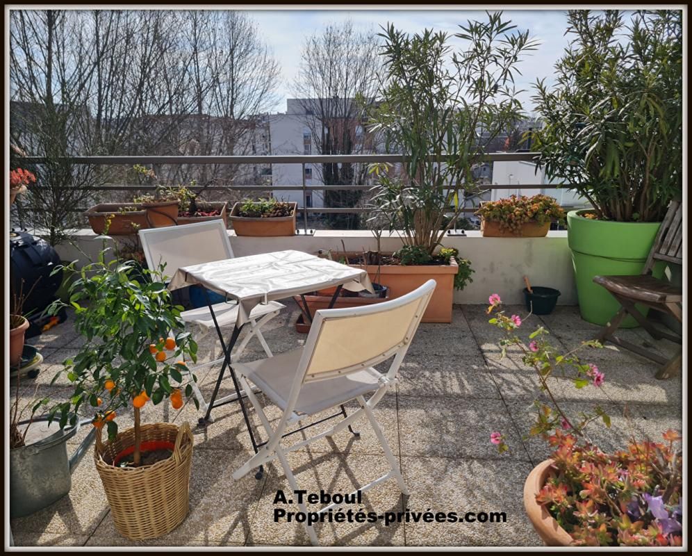 VILLEURBANNE TOIT/TERRASSE  DE 126M² AVEC TERRASSE DE 35M² CIEL OUVERT SUR VILLEURBANNE "GRATTE CIEL NORD" 3