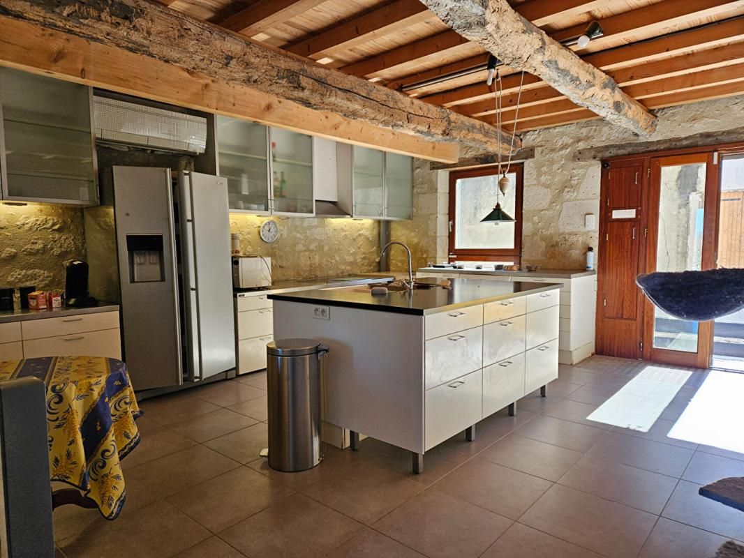 PUYMIROL PUYMIROL : CHARMANTE MAISON EN PIERRE RENOVEE 102 m² , 4 PIECES , 2 CHAMBES, JARDIN, VUE 2