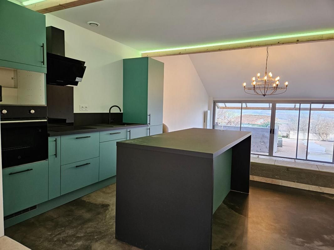 PUYMIROL PUYMIROL : MAISON RENOVEE EN DUPLEX 70 m², 3 PIECES, TERRASSE, JARDIN, VUE 3