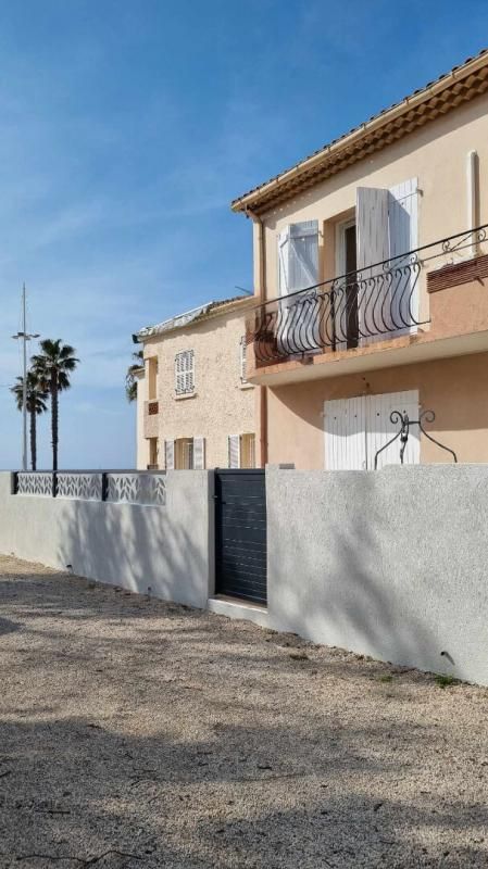 SIX-FOURS-LES-PLAGES DUPLEX SEMI-INDIVIDUEL T5 AVEC EXTERIEUR VUE MER ET 2 STATIONNEMENTS PRIVATIFS 3