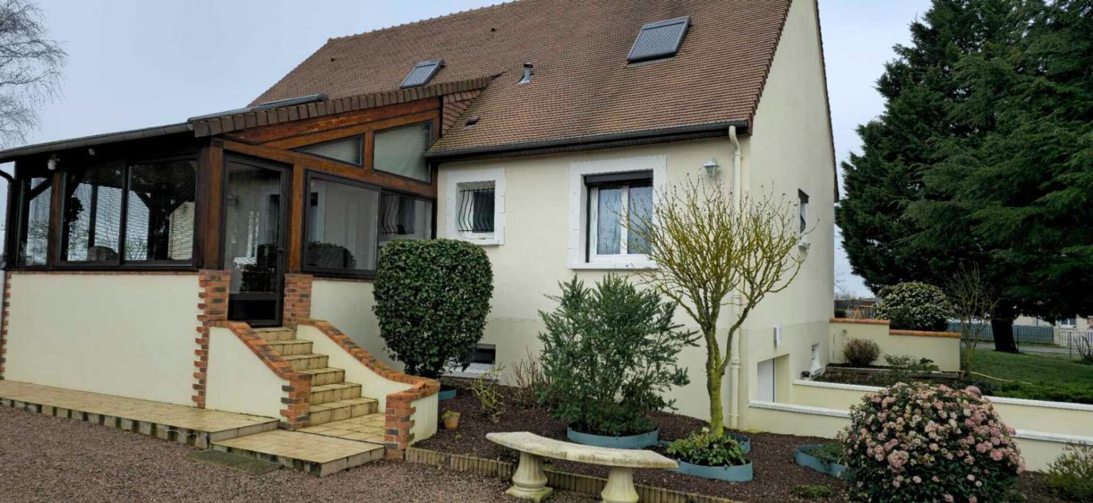 Maison Savigne L Eveque 5 pièce(s) 140 m2 sur 10000 m2
