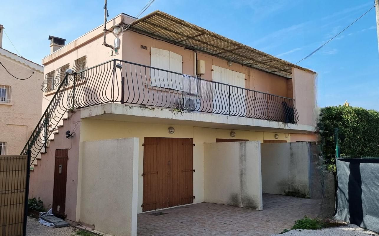 SIX-FOURS-LES-PLAGES VILLA T3, 3 STUDIOS ET DEPENDANCE BORD DE MER, STATIONNEMENTS 3