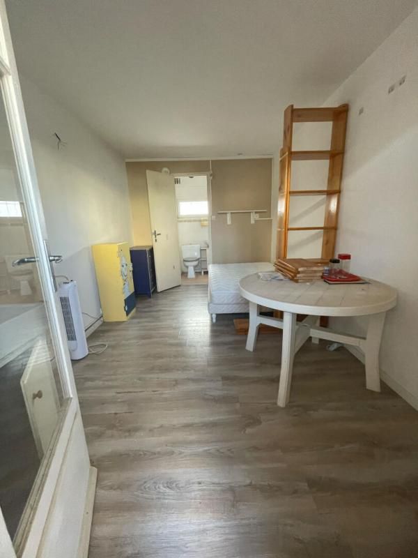 SIX-FOURS-LES-PLAGES VILLA T3, 3 STUDIOS ET DEPENDANCE BORD DE MER, STATIONNEMENTS 4