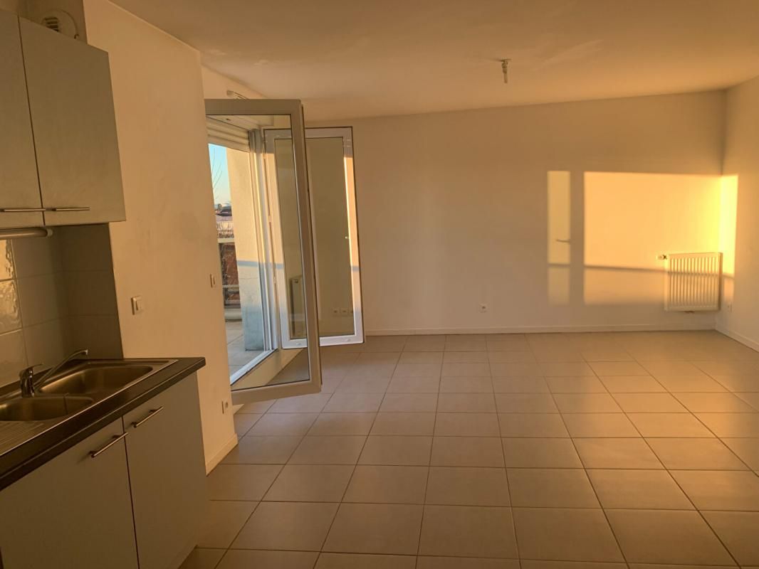 MERIGNAC APPARTEMENT AVEC DEUX CHAMBRES GRAND BALCON AVEC PARKING 3
