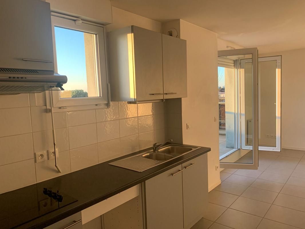 MERIGNAC APPARTEMENT AVEC DEUX CHAMBRES GRAND BALCON AVEC PARKING 4