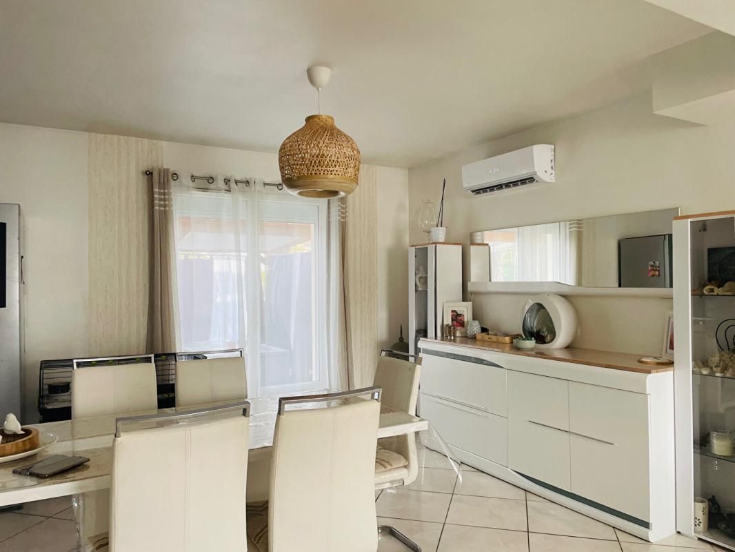 NOGENT-LE-ROI Maison à 5 min de Nogent Le Roi 92 m2, 4 chambres, grande pièce de vie, carport, 645m2 terrain 3