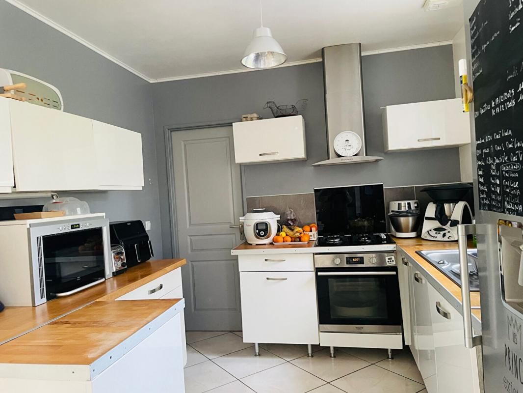 NOGENT-LE-ROI Maison à 5 min de Nogent Le Roi 92 m2, 4 chambres, grande pièce de vie, carport, 645m2 terrain 4