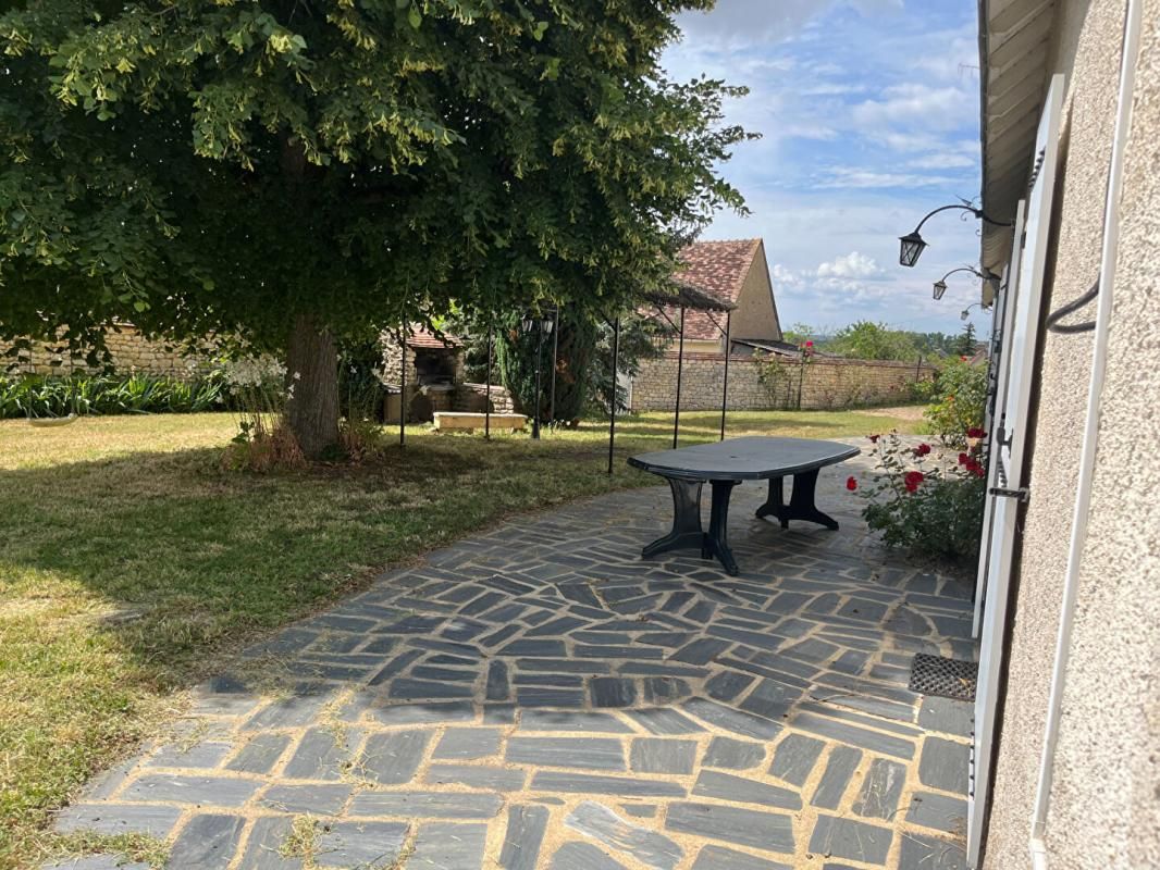 TOURNON-SAINT-MARTIN Maison de pays 8 pièce(s) 215 m2 2