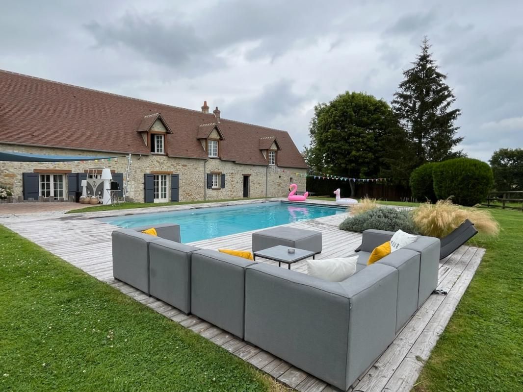 LE MELE-SUR-SARTHE Maison 8 pièce(s) 210 m2 2