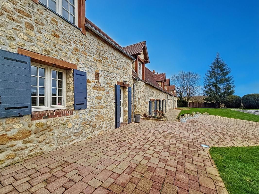 LE MELE-SUR-SARTHE Maison 8 pièce(s) 210 m2 4
