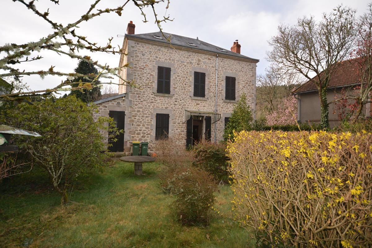 SAINT-SULPICE-LAURIERE Belle demeure à la campagne 1