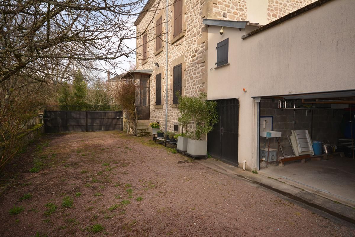 SAINT-SULPICE-LAURIERE Belle demeure à la campagne 2