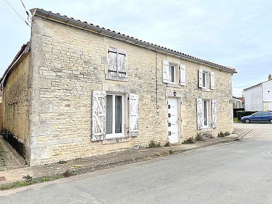 Maison en pierre 140 m2 entièrement rénovée 4 chambres jardin et dépendance