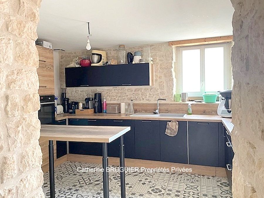 LA RONDE Maison en pierre 140 m2 entièrement rénovée 4 chambres jardin et dépendance 3