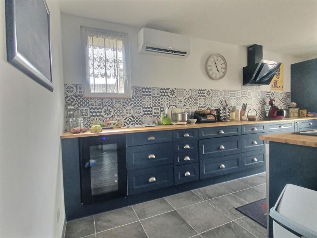 Chef-Boutonne Maison  et dépendances 144.05 m2