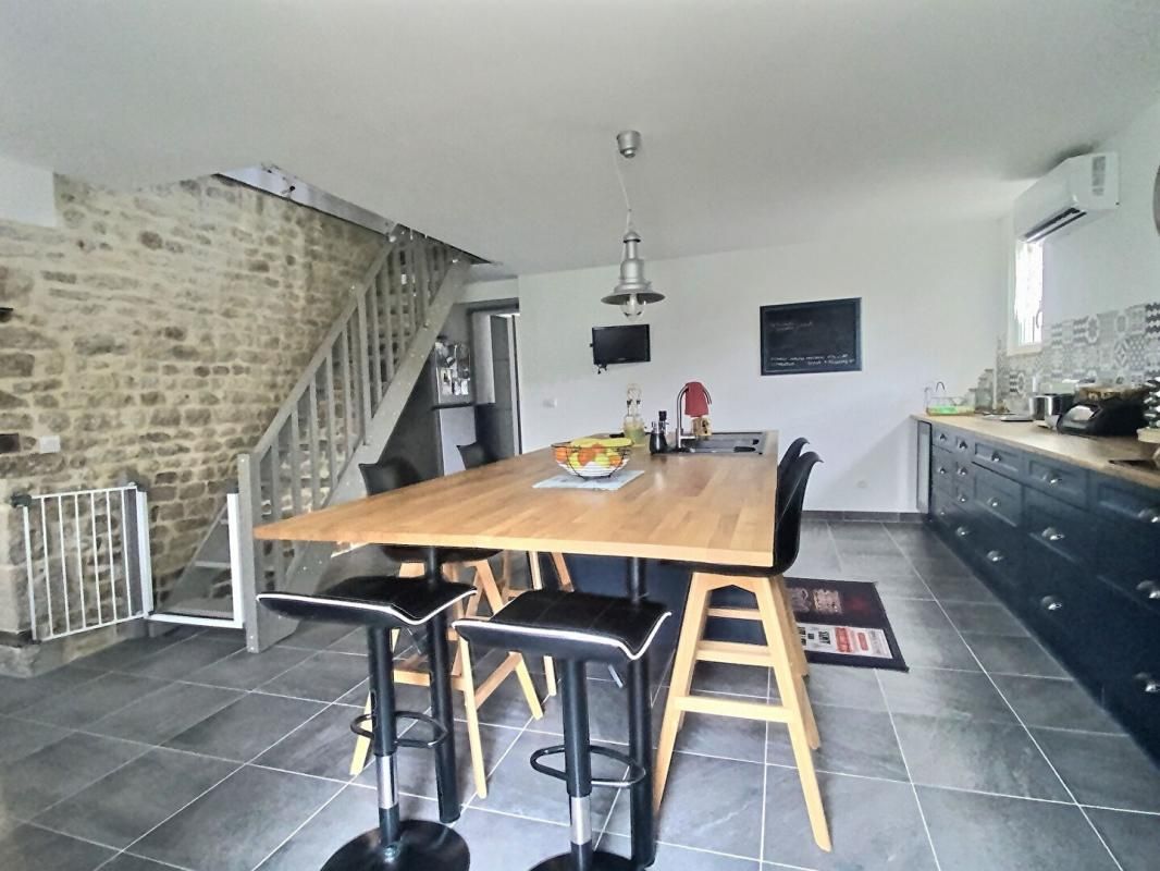 HANC Chef-Boutonne Maison et dépendances 144.05 m2 2
