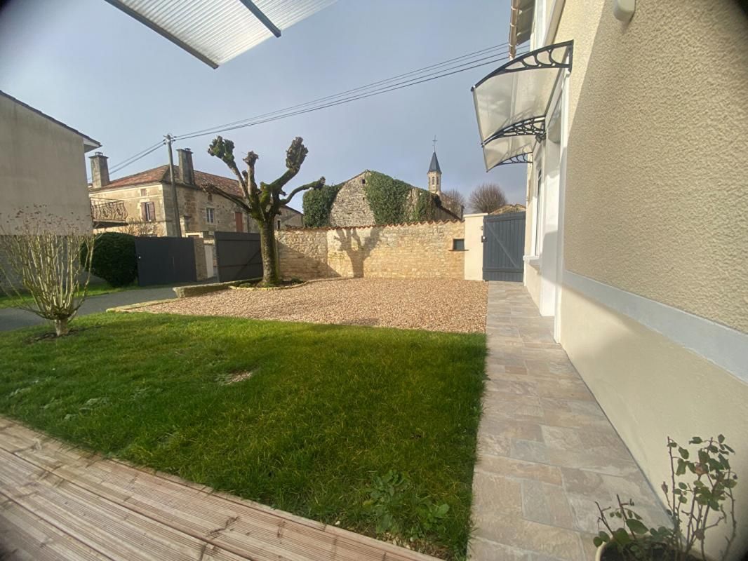 HANC Chef-Boutonne Maison et dépendances 144.05 m2 3