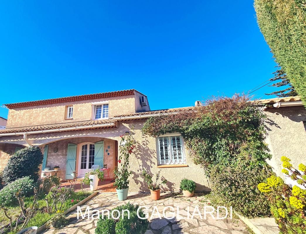 SIX-FOURS-LES-PLAGES Les Lônes- Villa T5 - 151m² avec piscine- Proche plages et port de Sanary à pied 2