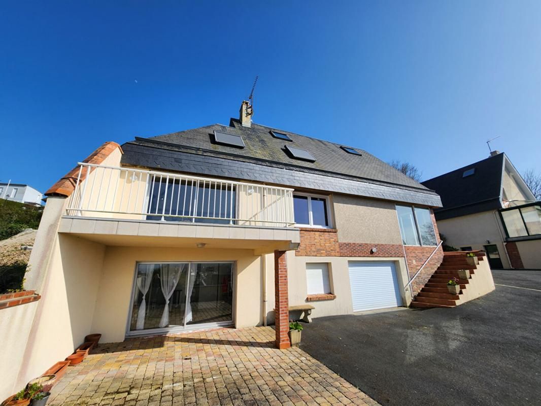 Maison vue mer - a proximité de la plage - terrain 1097 m2